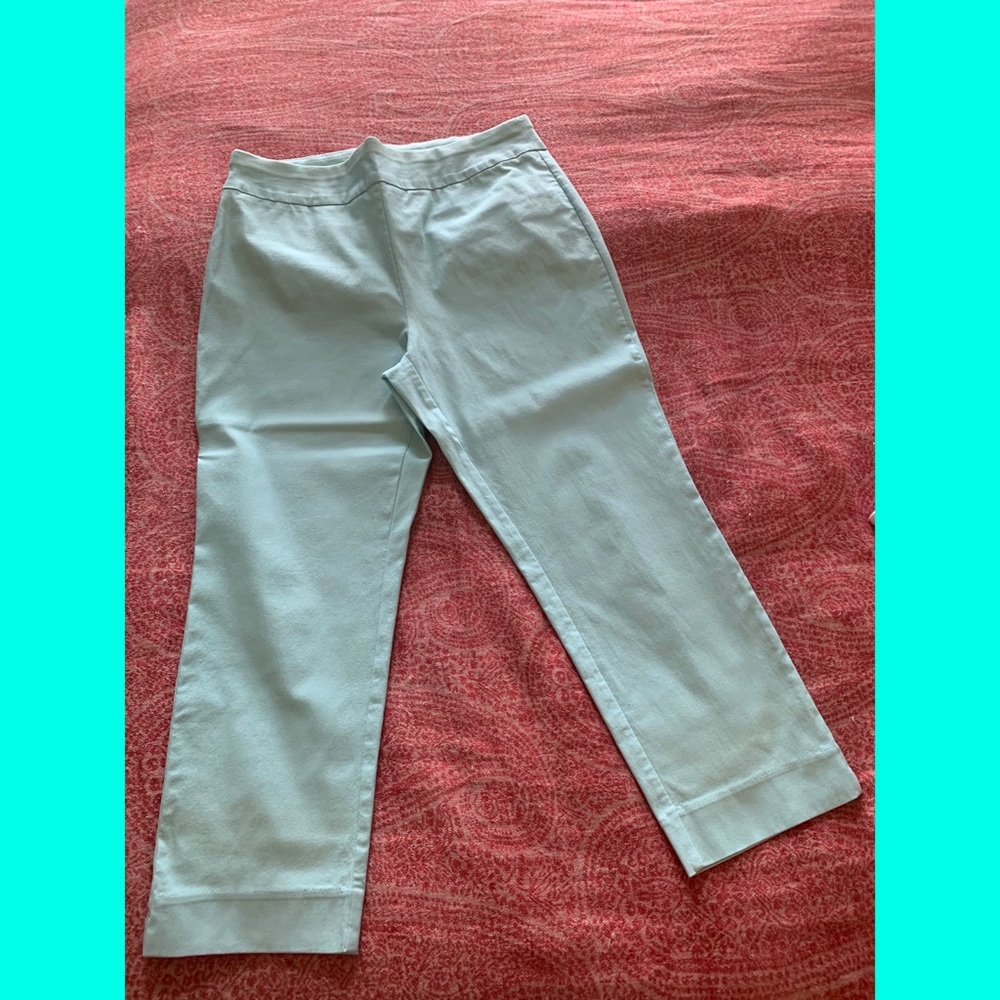 So slimming beautiful aqua Capri pants! Love love these!